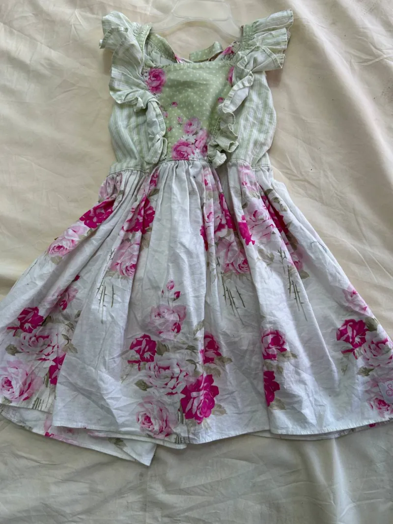 Vestido de Flores de Niño