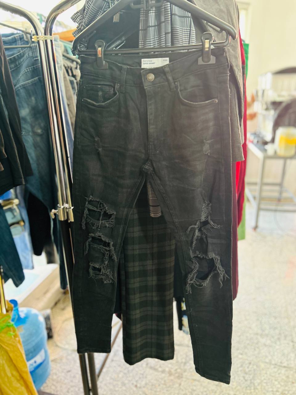 Jean Bershka Gris de Hombre