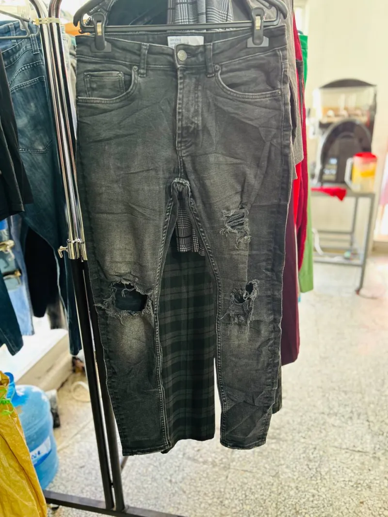 Jean Bershka Gris de Hombre