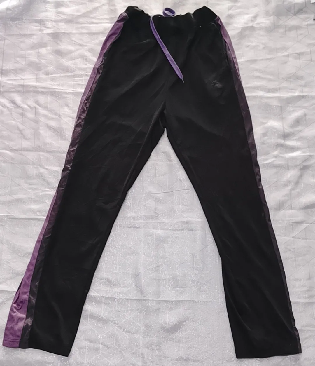Pantalón Deportivo Negro Con Morado